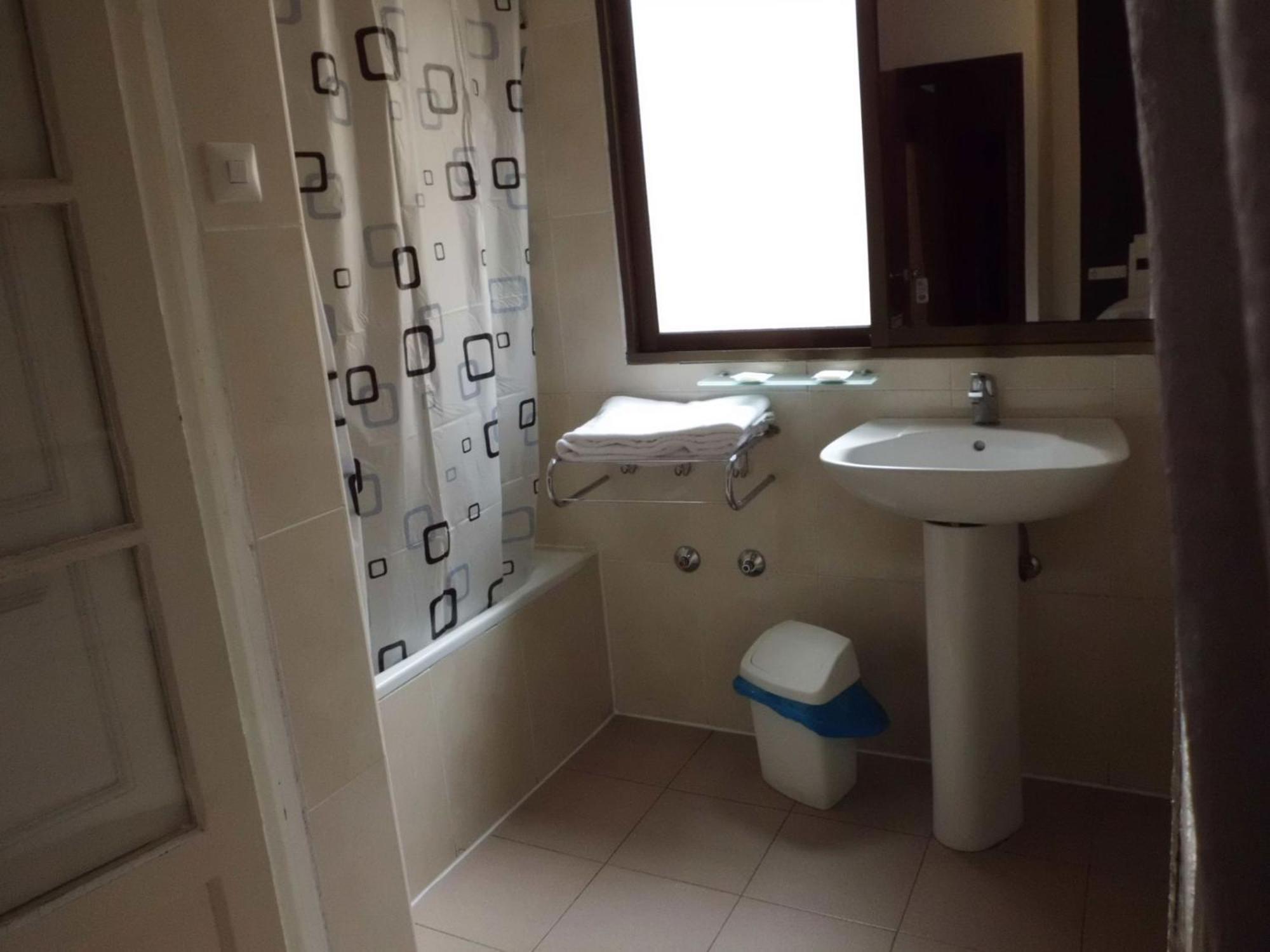 וייאדוליד Hostal Lima מראה חיצוני תמונה