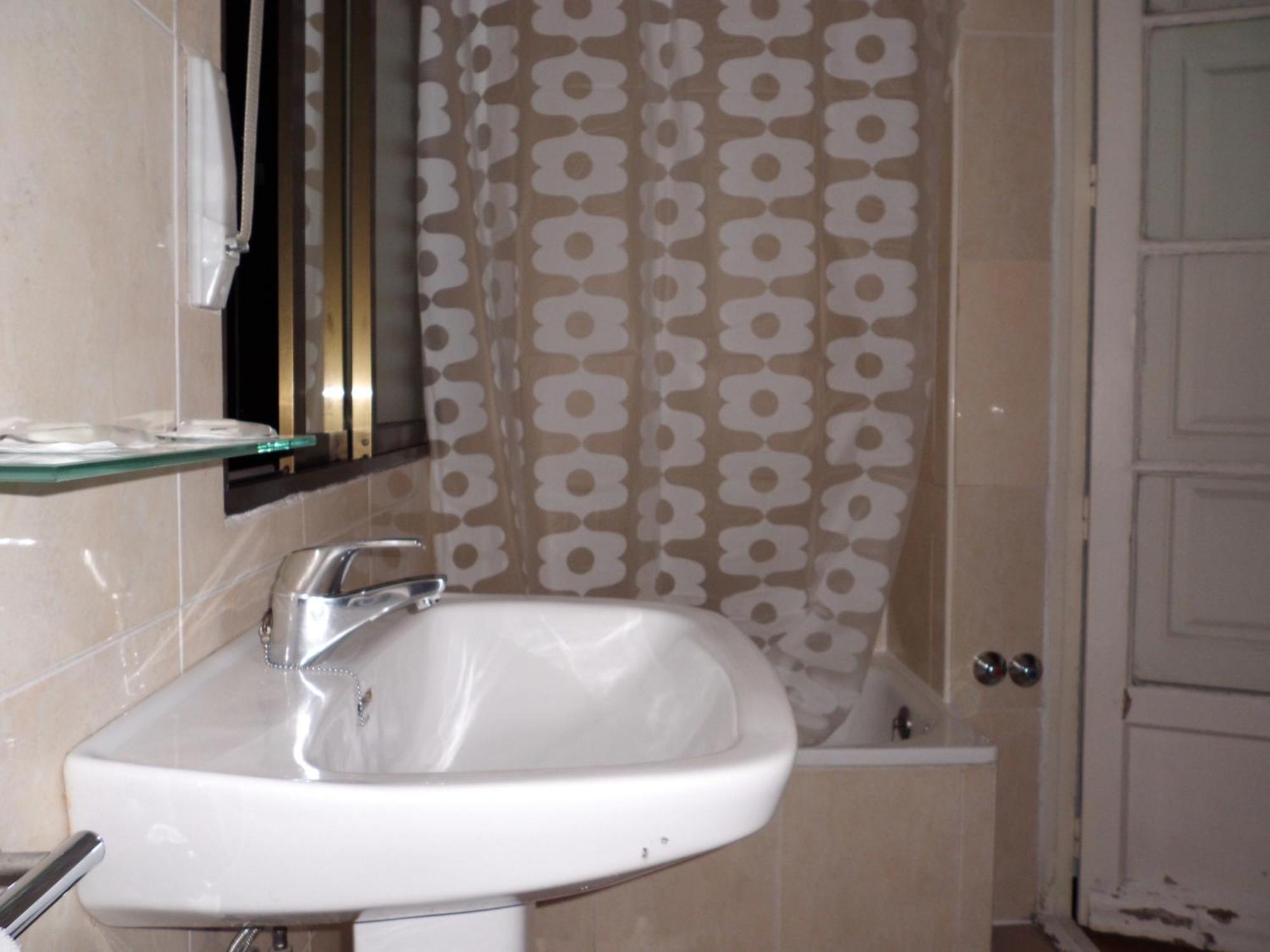 וייאדוליד Hostal Lima מראה חיצוני תמונה