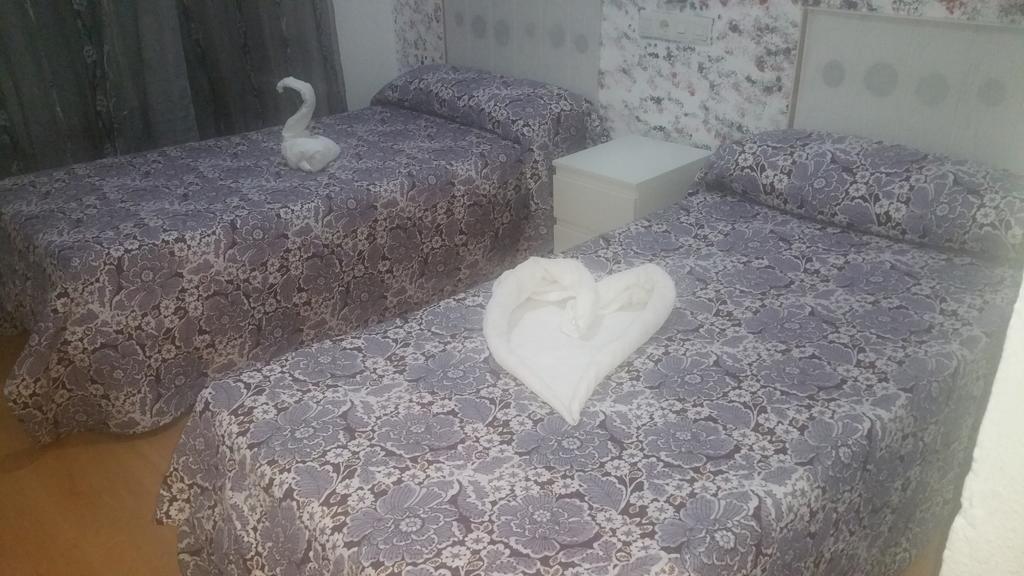 וייאדוליד Hostal Lima מראה חיצוני תמונה