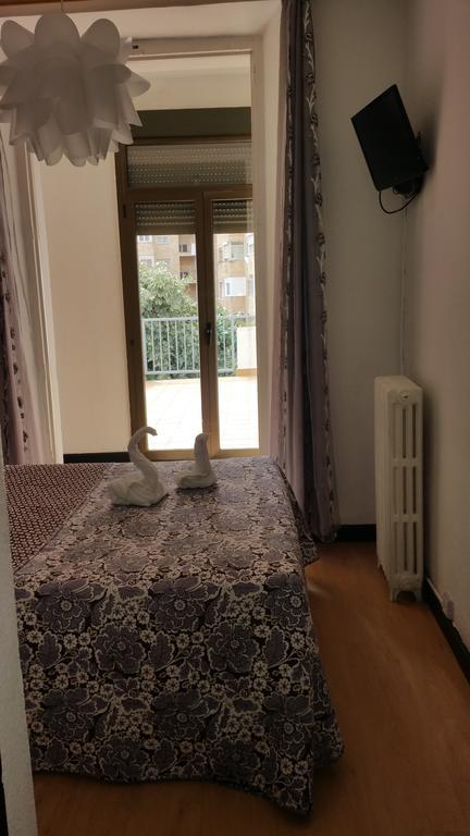 וייאדוליד Hostal Lima מראה חיצוני תמונה