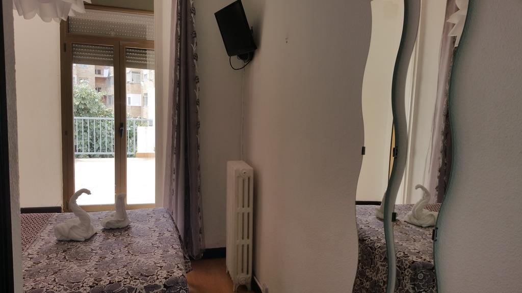 וייאדוליד Hostal Lima מראה חיצוני תמונה