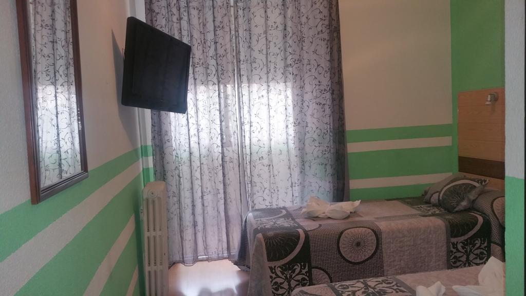 וייאדוליד Hostal Lima מראה חיצוני תמונה