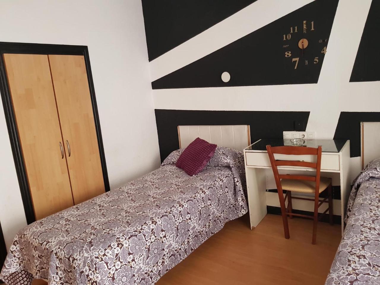 וייאדוליד Hostal Lima מראה חיצוני תמונה